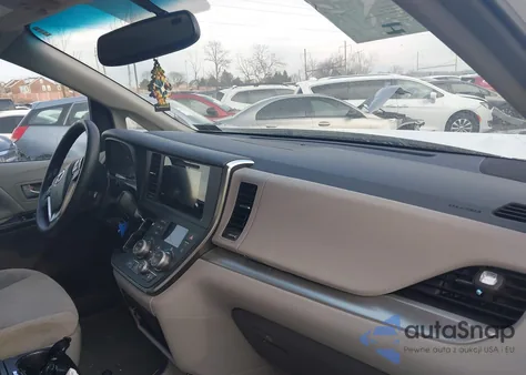 2017 Toyota Sienna Le 8 Passenger z USA, uszkodzony, nr VIN 5TDKZ3DC6HS884832